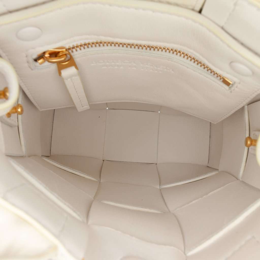 Bottega Veneta Mini Maxi Intrecciato Nappa North South Casette Tote White Leather Very good condition - Model View