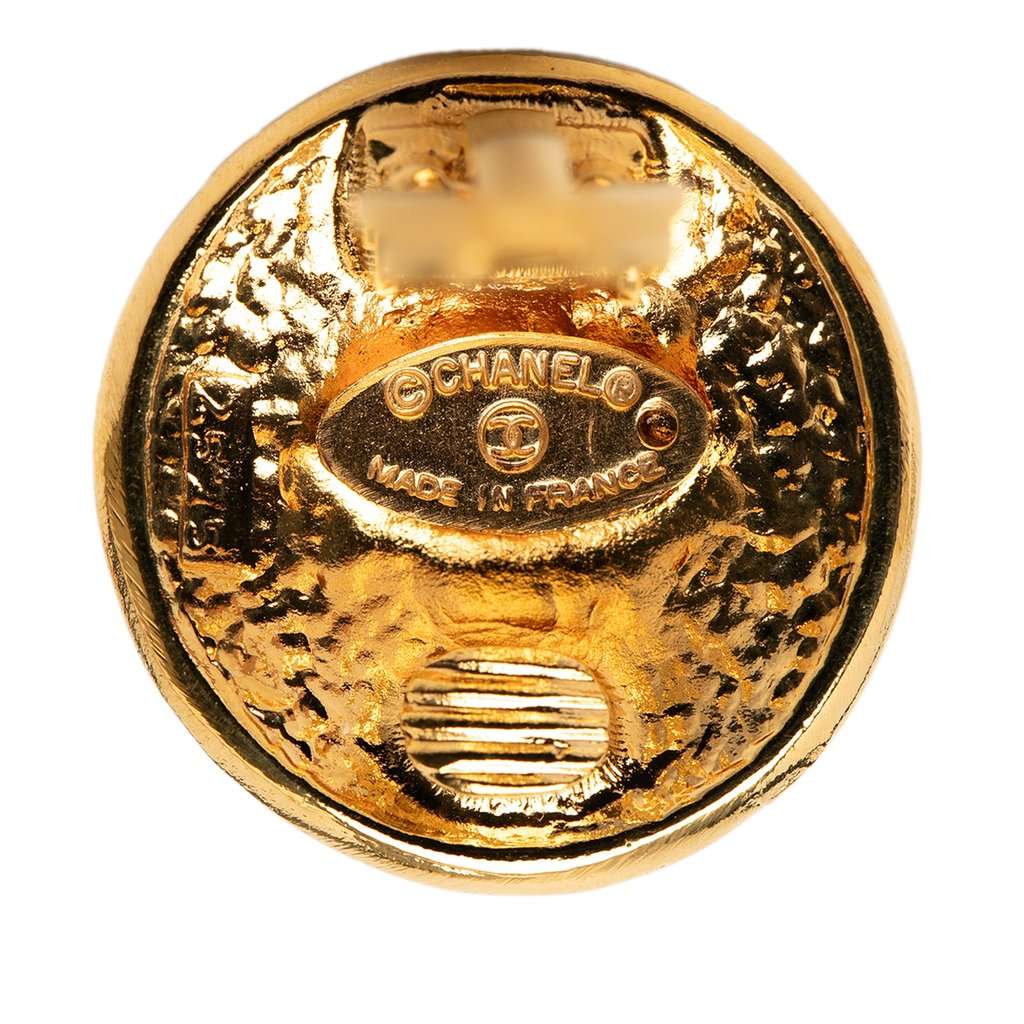 Chanel Gold Plated Logo Round Clip On Earrings Gold Metal Very good condition - Model View