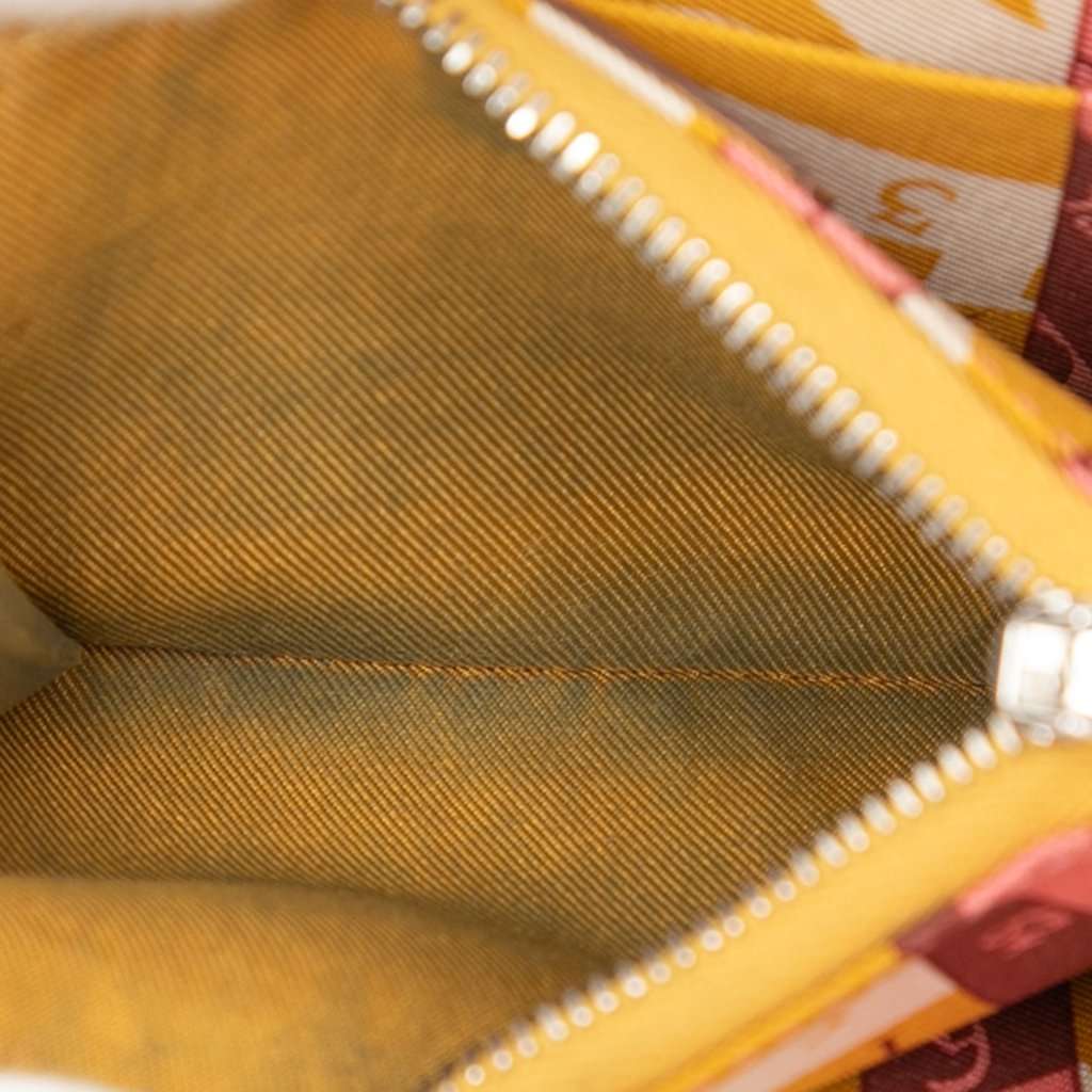 Hermès Epsom Silk In Compact Wallet Yellow Leather Very good - Model View