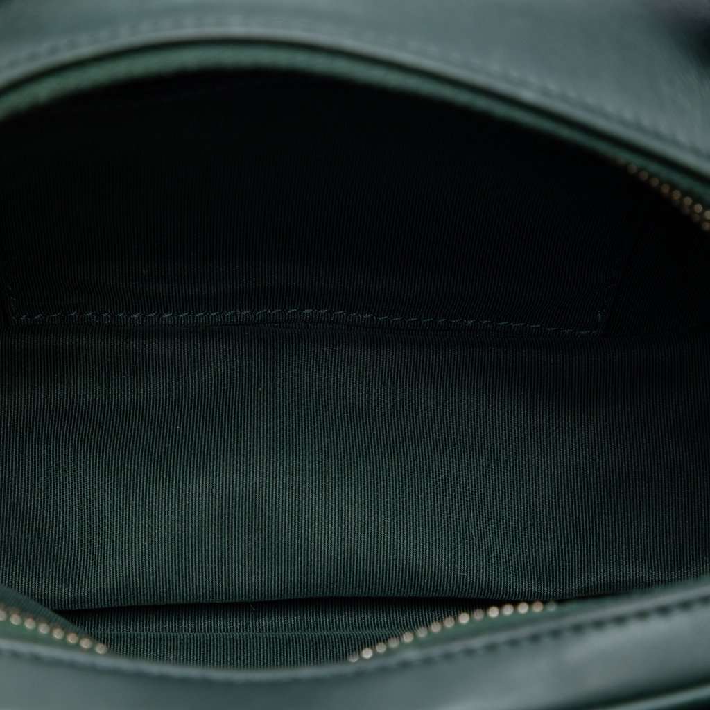 Chanel Small CC Quilted Calfskin Top Handle Vanity Case with Chain Green Leather Very good - Model View