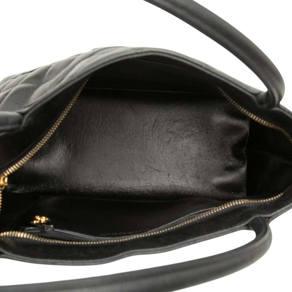 Chanel Caviar Medallion Tote Black Leather Very good - Model View