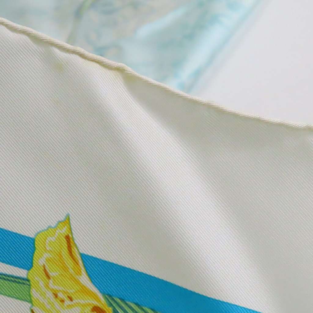Hermès Au Bord Leau Silk Scarf 90 White Very good condition - Model View