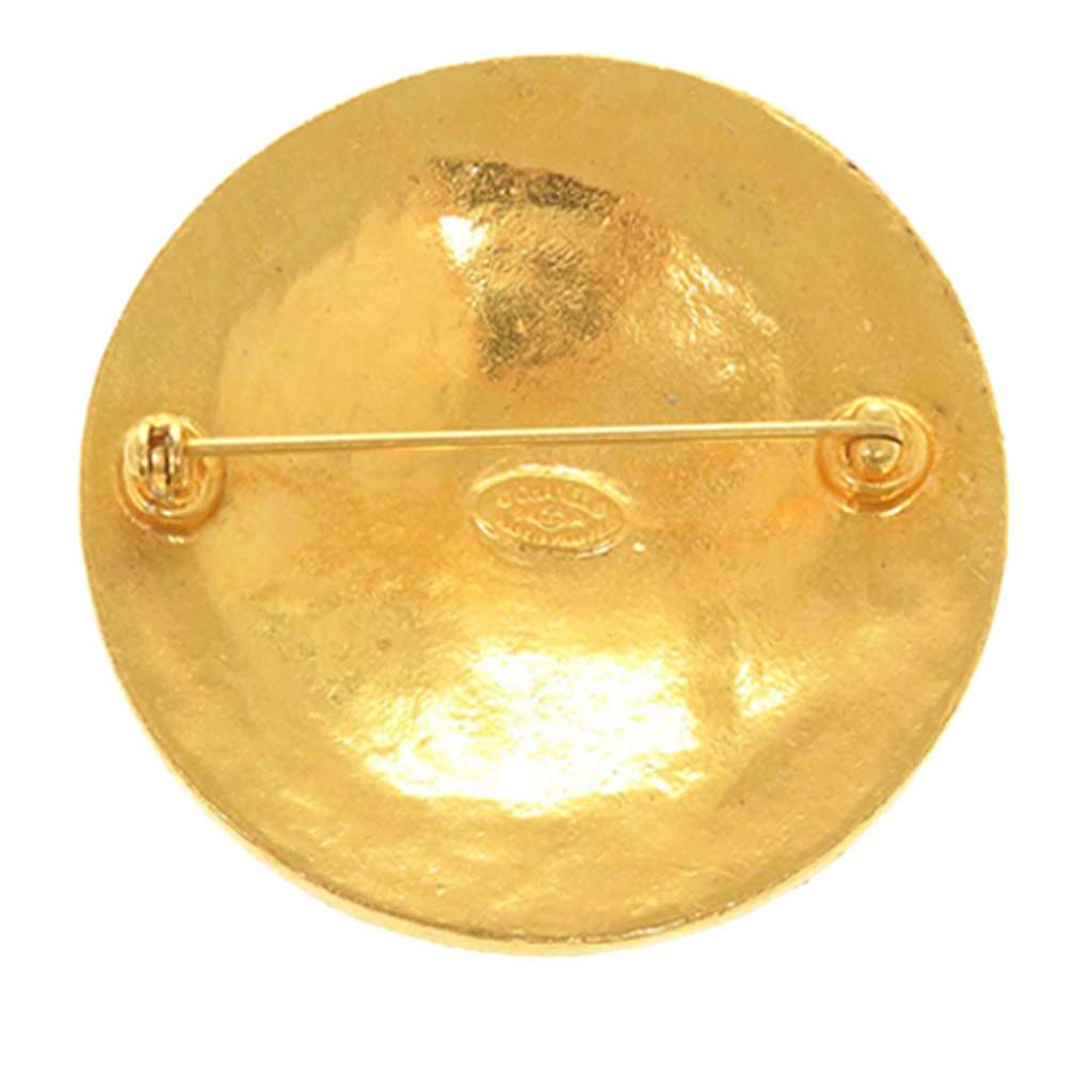 Chanel CC Gold Plated Medallion Pin Brooch Gold Metal Very good condition - Model View