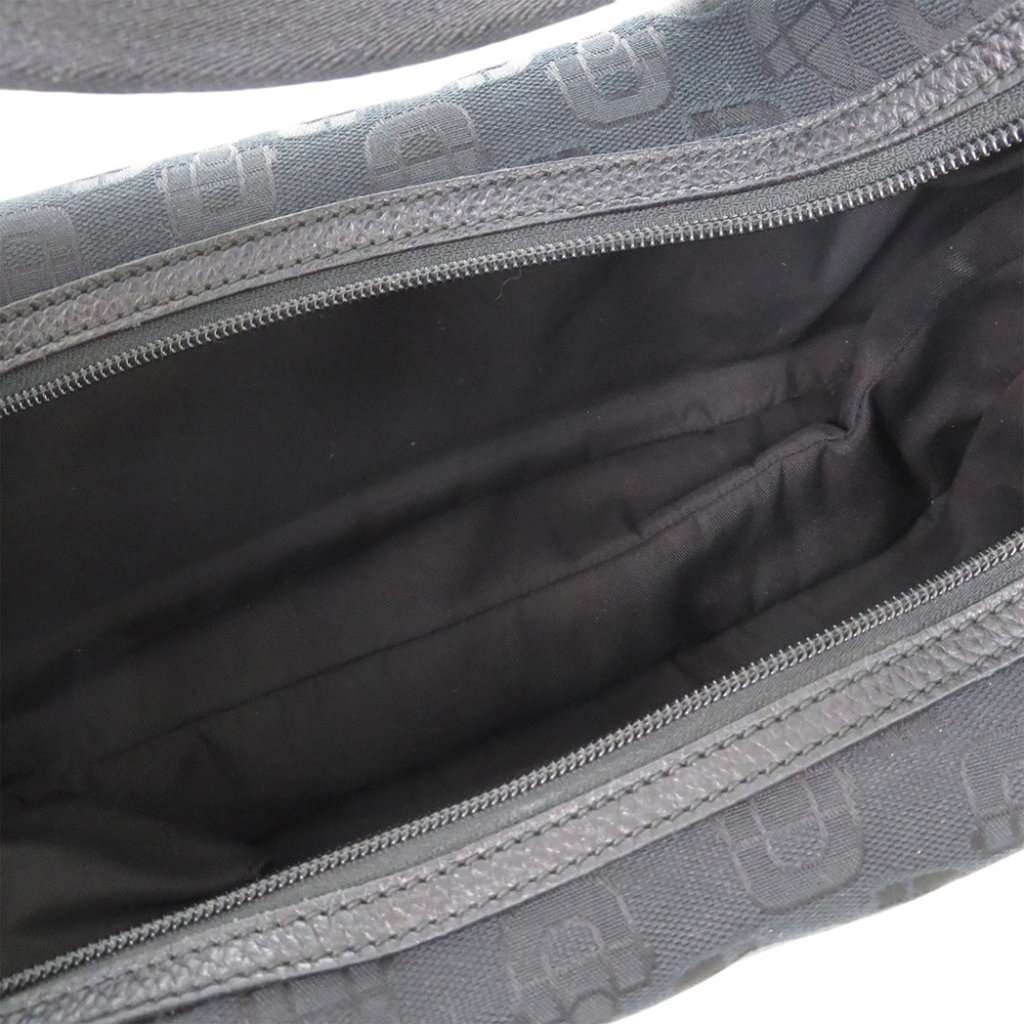 Gucci Horsebit Canvas Shoulder Bag Black Very good - Model View