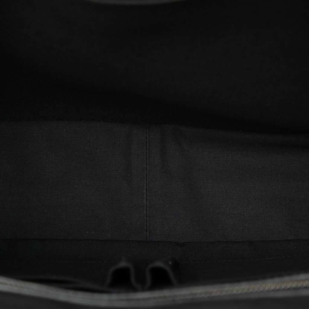 Louis Vuitton Taiga Vassili PM Black Leather Very good condition - Model View