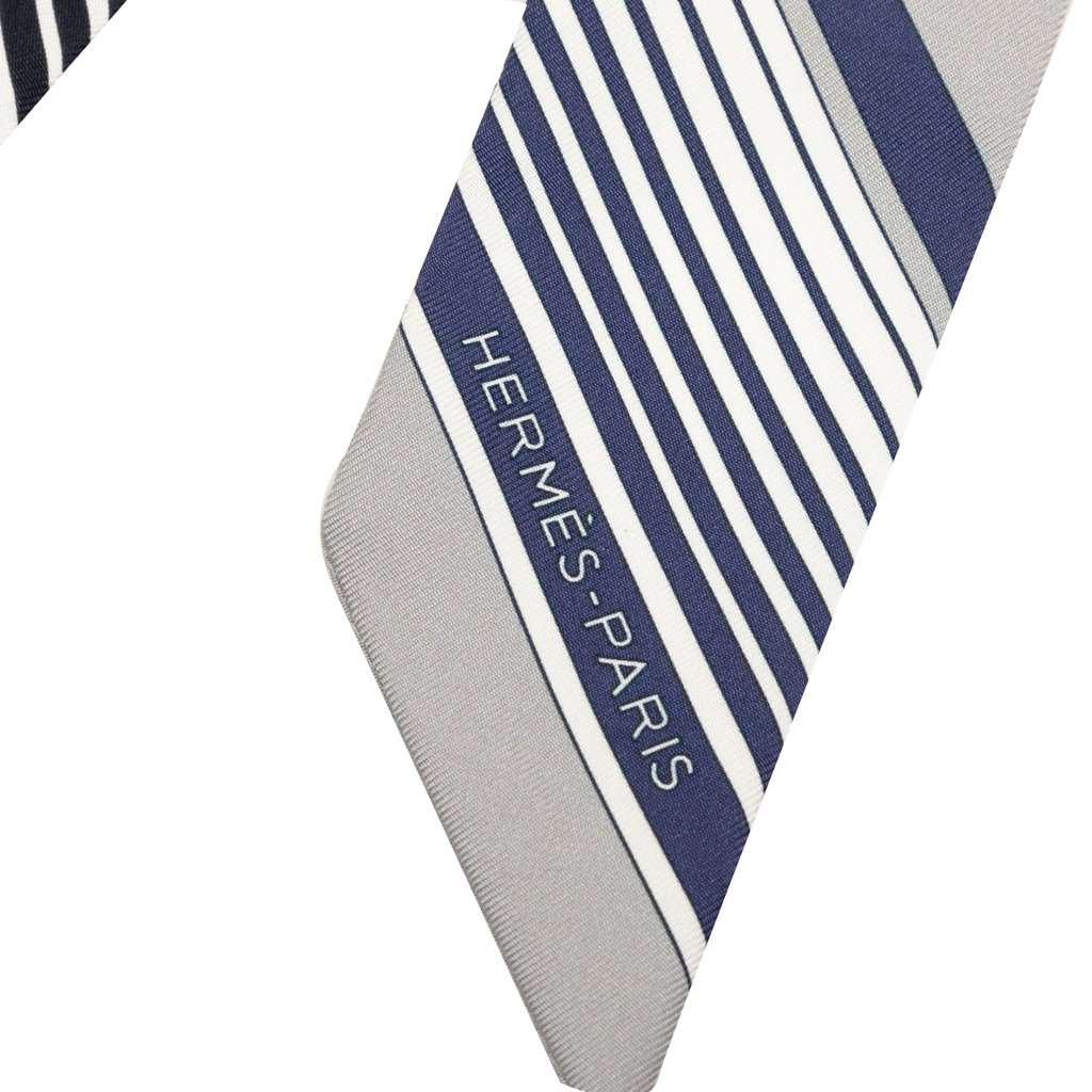 Hermès Ex Libris Forever Silk Twilly Scarf White Very good condition - Inside View