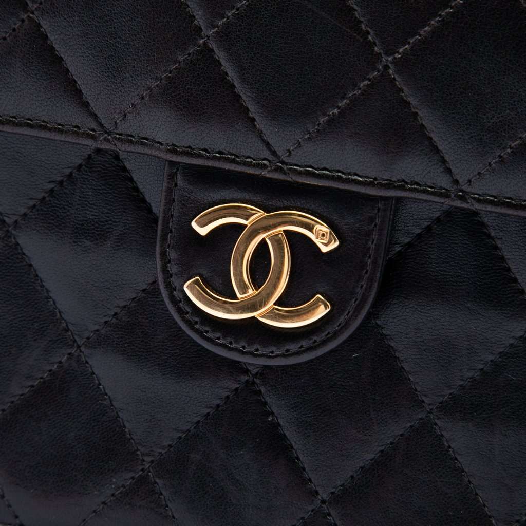 Chanel Medium CC Quilted Lambskin Single Flap Black Leather Very good condition - Box View