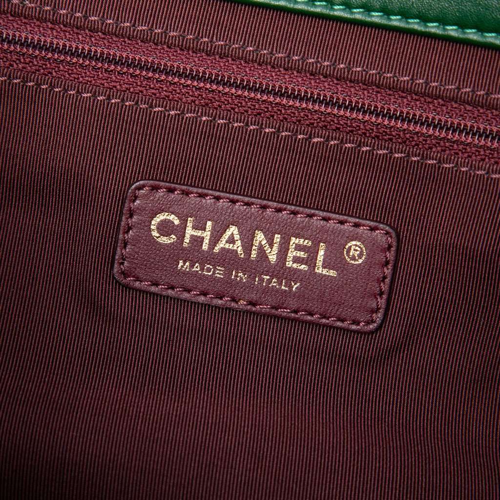 Chanel Jumbo Diamond Debossed Calfskin Reissue 2.55 Cosmos Flap Green Leather Very good condition - Box View
