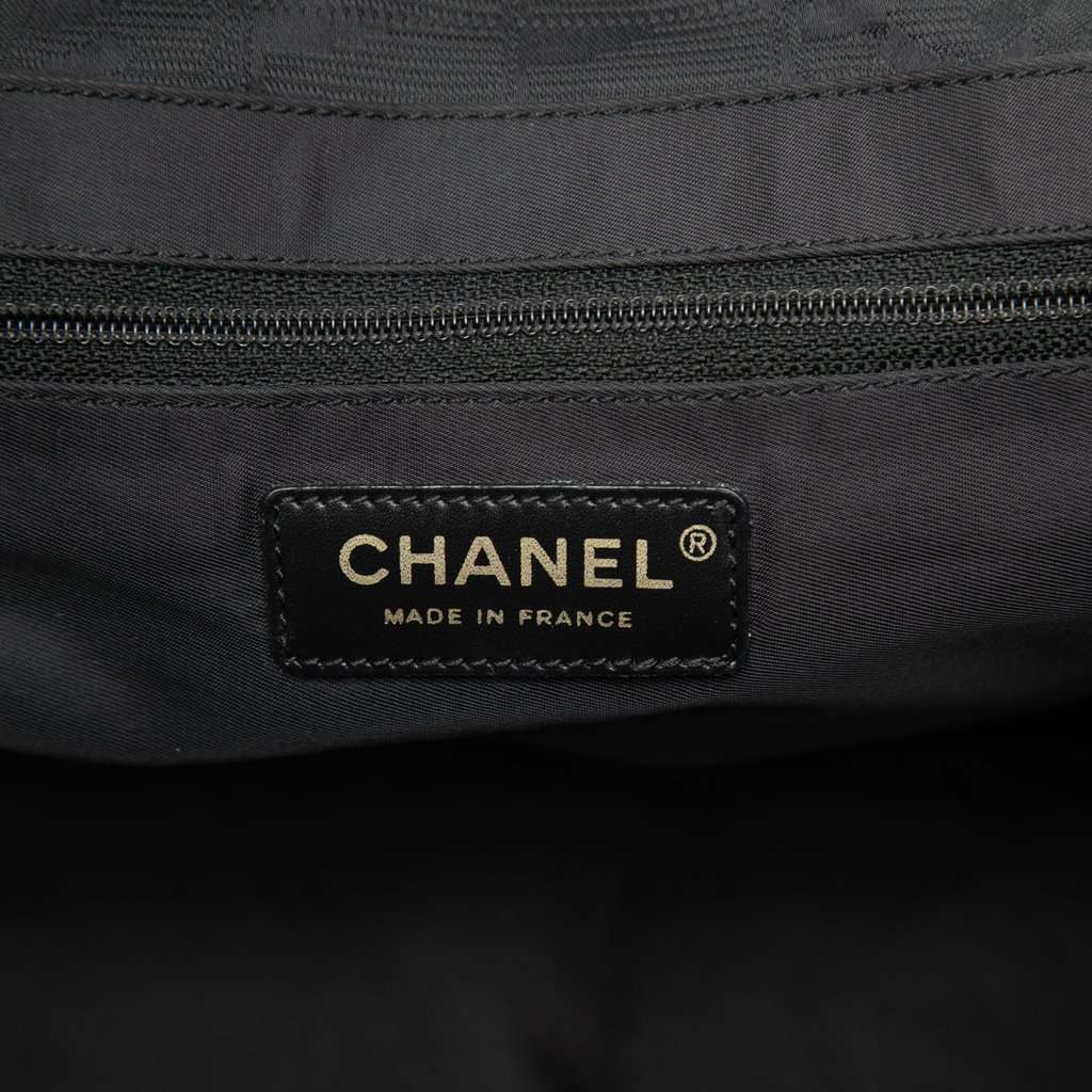 Chanel New Travel Line Nylon Tote Black Very good - Box View