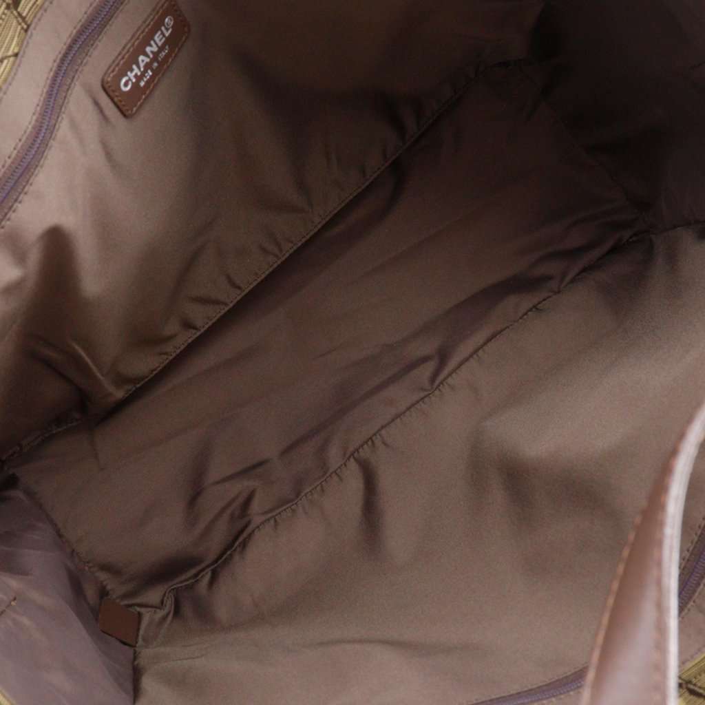 Chanel New Travel Line Nylon Tote Brown Very good condition - Model View