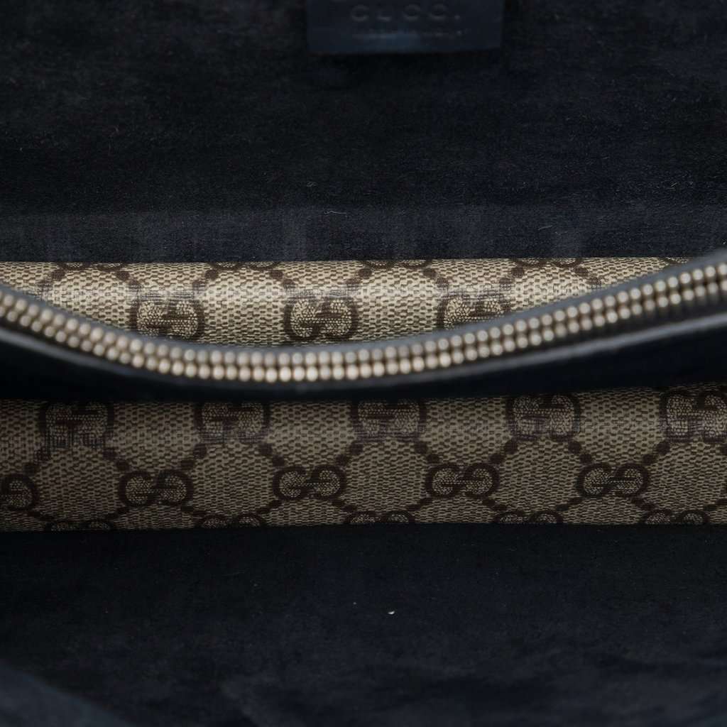 Gucci Medium GG Supreme Dionysus Shoulder Bag Beige Very good - Model View