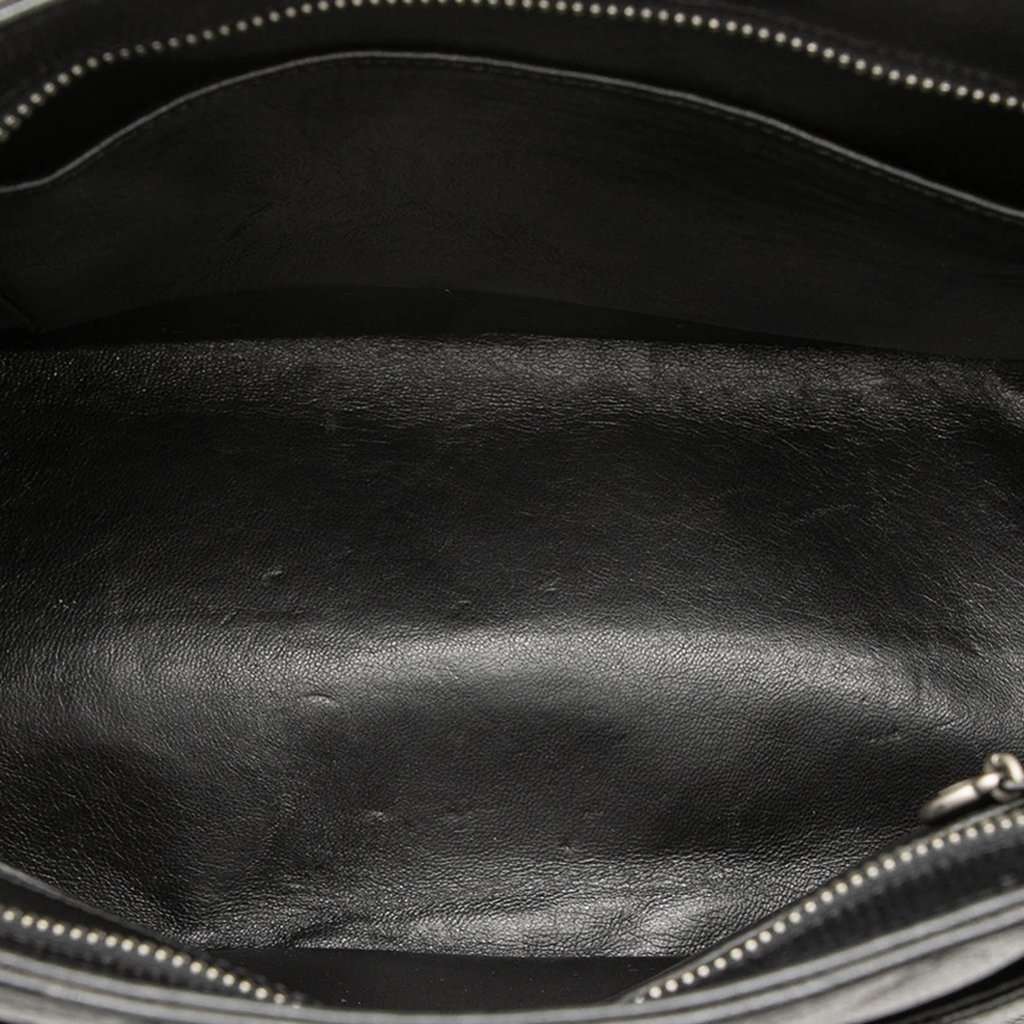 Chanel Caviar Medallion Tote Black Leather Very good - Model View