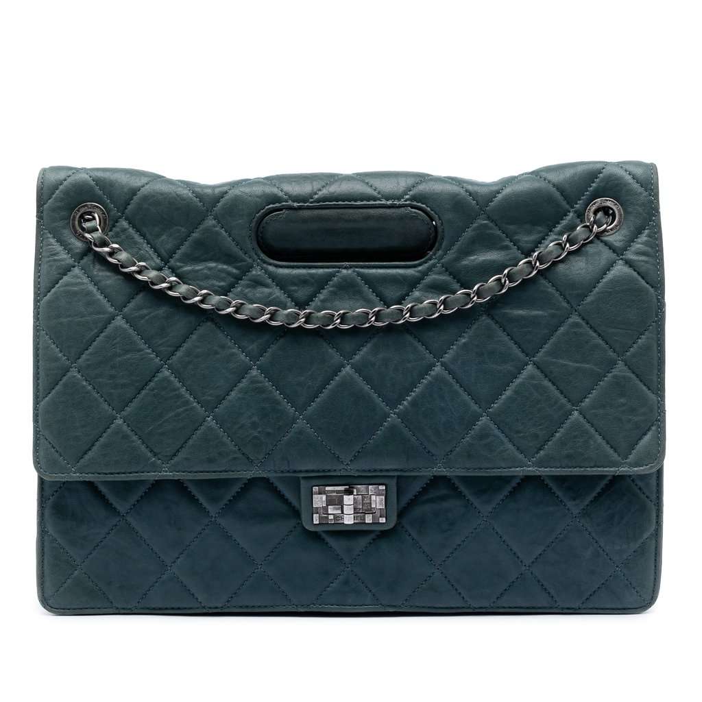 Chanel Paris Byzance Maxi Washed Lambskin Take Away Flap Blue Leather Very good condition - Front View