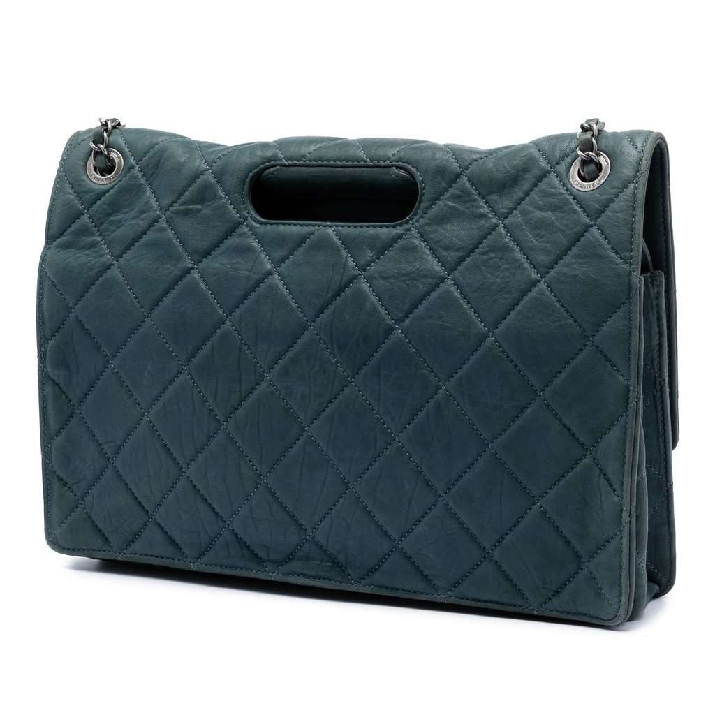 Chanel Paris Byzance Maxi Washed Lambskin Take Away Flap Blue Leather Very good condition - Back View