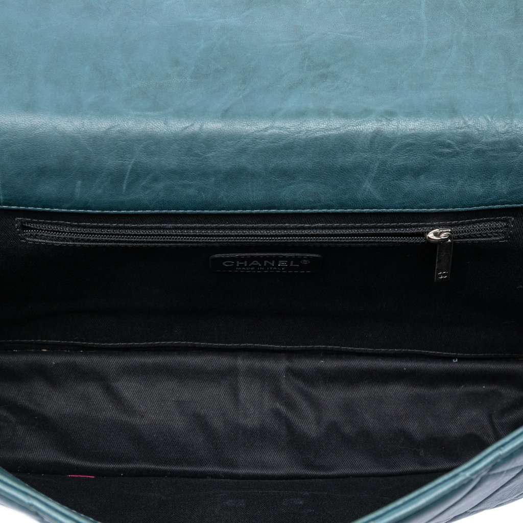 Chanel Paris Byzance Maxi Washed Lambskin Take Away Flap Blue Leather Very good condition - Model View