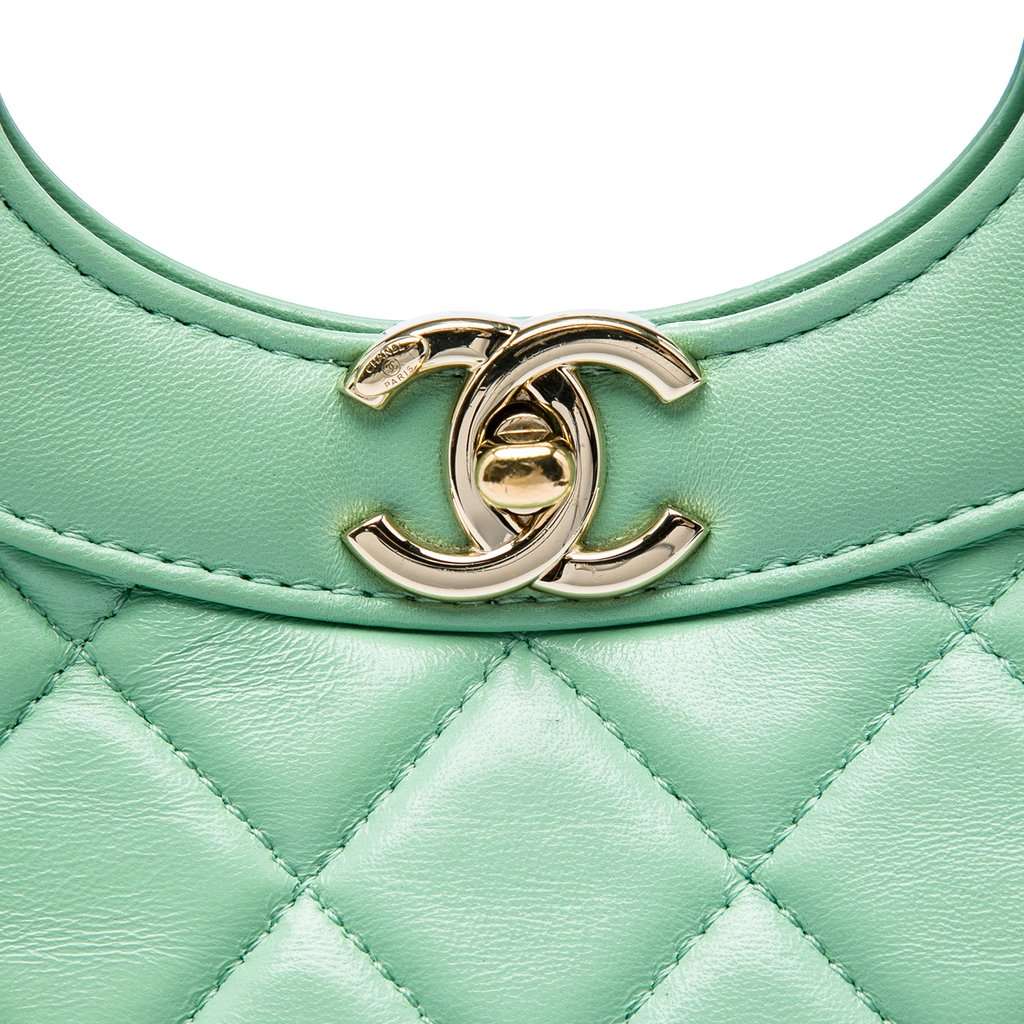 Chanel Small Quilted Shiny Lambskin 31 Shopping Bag Green Leather Very good condition - Box View