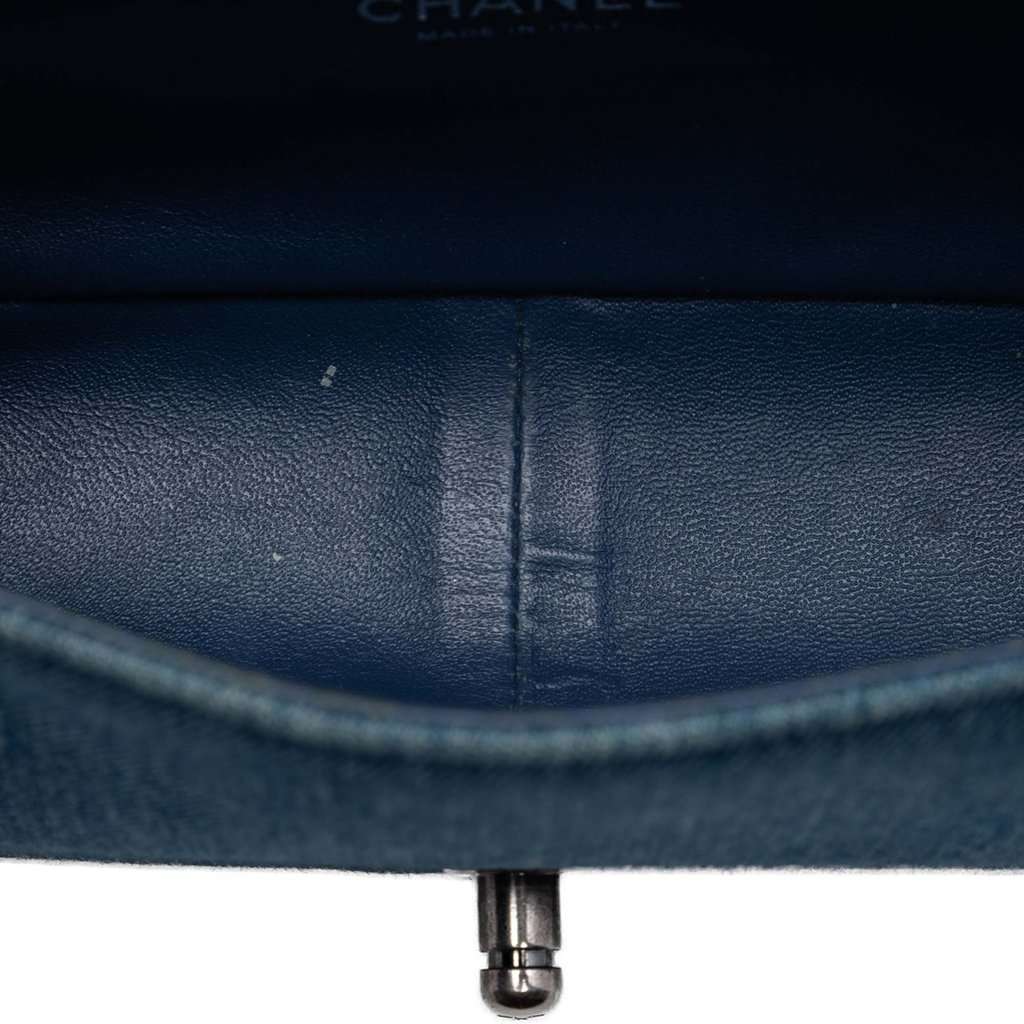 Chanel Old Medium Quilted Denim Boy Flap Blue Very good condition - Model View