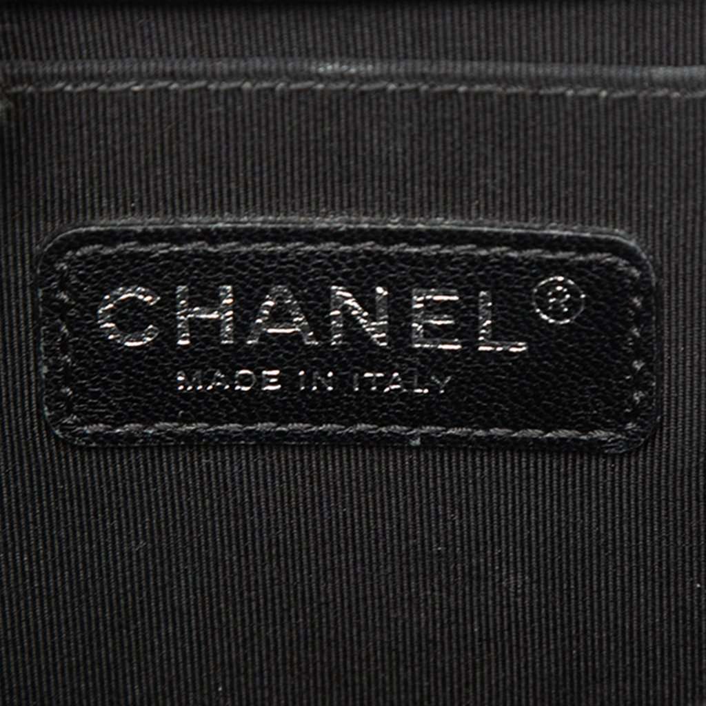 Chanel Old Medium Quilted Patent Acrylic Boy Flap Black Leather Very good - Box View