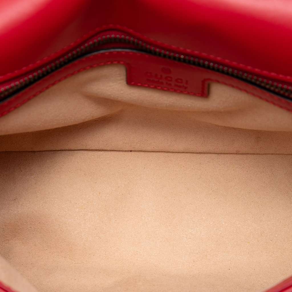 Gucci Medium GG Marmont Matelasse Calfskin Shoulder Bag Red Leather Very good condition - Model View