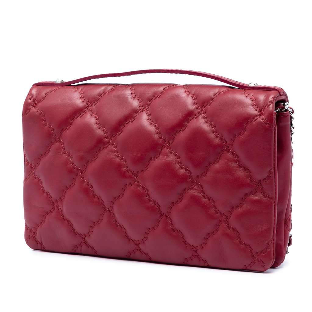 Chanel Quilted Calfskin Double Stitch Hamptons Clutch with Chain Red Leather Very good condition - Back View