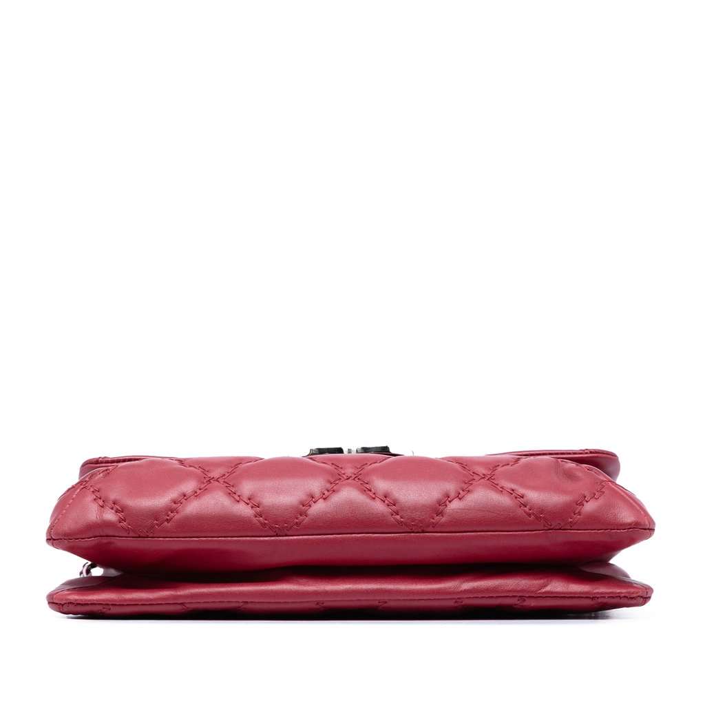 Chanel Quilted Calfskin Double Stitch Hamptons Clutch with Chain Red Leather Very good condition - Inside View