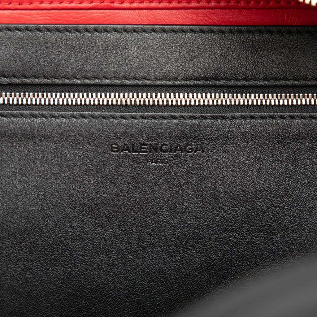 Balenciaga Medium Leather Triangle Duffle Bag Black Leather Very good condition - Box View