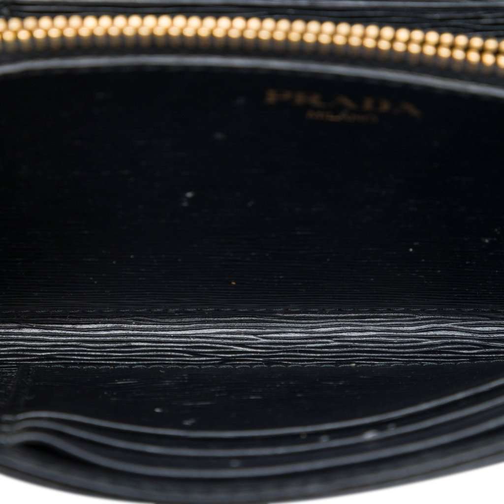 Prada Vitello Move and Tessuto Wallet On Strap Black Very good - Model View