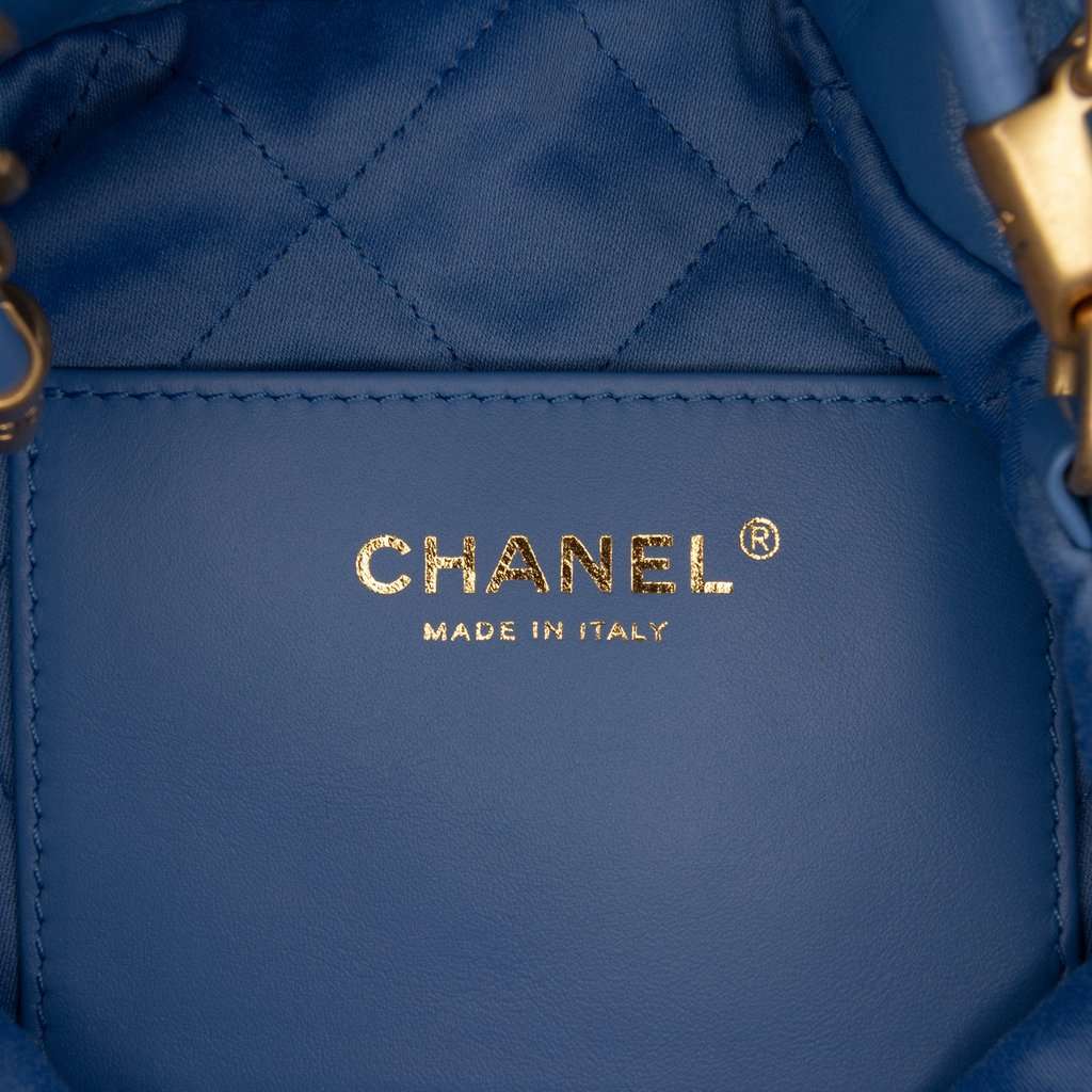 Chanel Mini Shiny Calfskin 22 Handbag Blue Leather Never worn - Box View