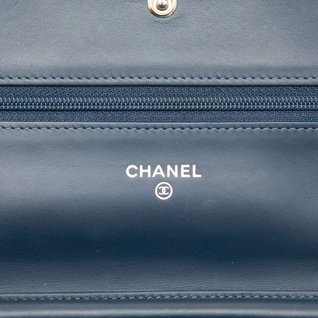 Chanel CC Caviar Wallet On Chain Blue Leather Very good condition - Box View