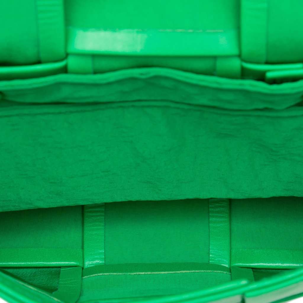 Bottega Veneta Candy Nappa Intrecciato Cassette Crossbody Green Leather Very good - Model View