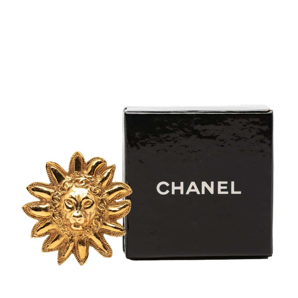 Chanel Gold Plated Lion Head Sun Brooch Gold Metal Very good - Model View