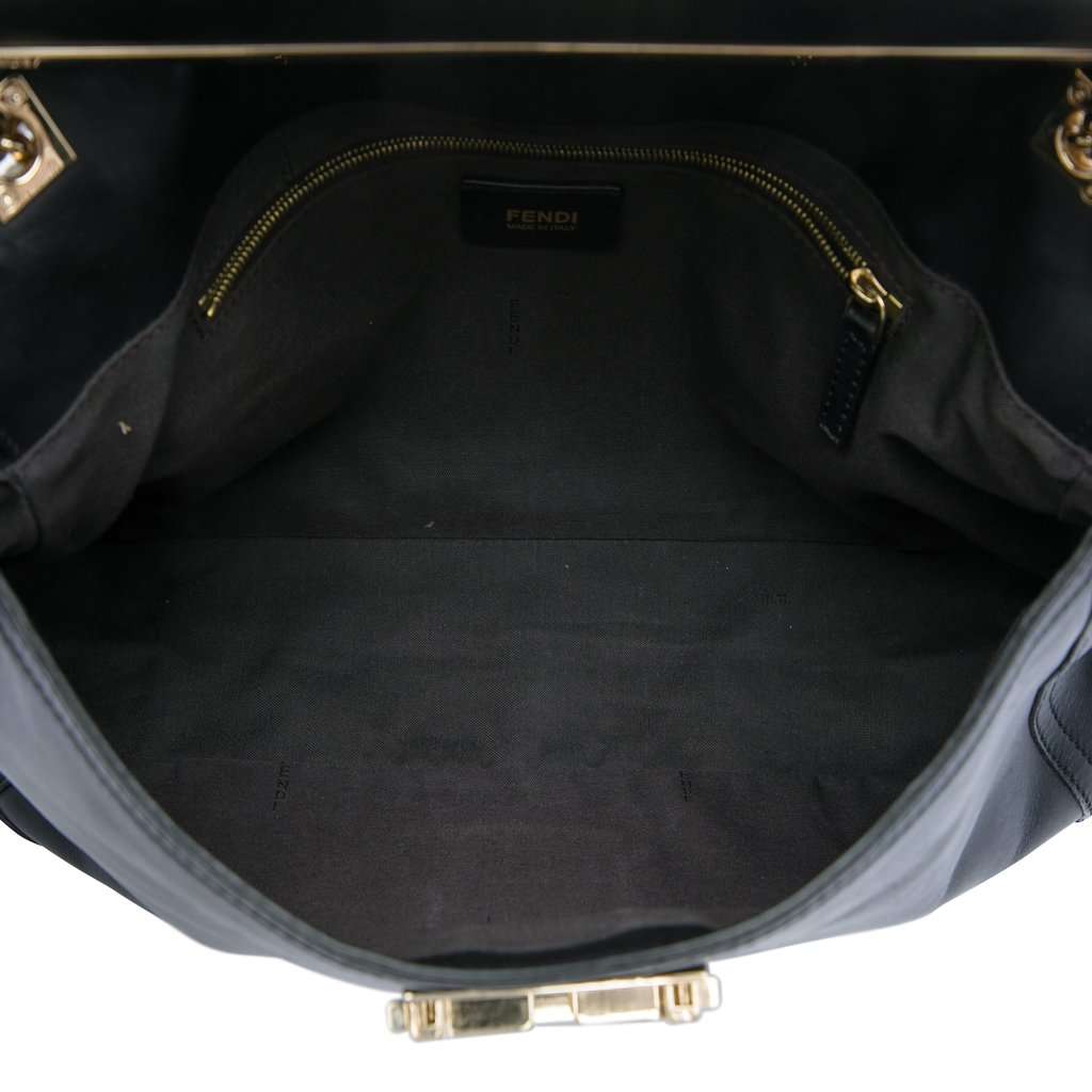 Fendi Leather Maxi Baguette Flap Bag Black Leather Very good - Model View