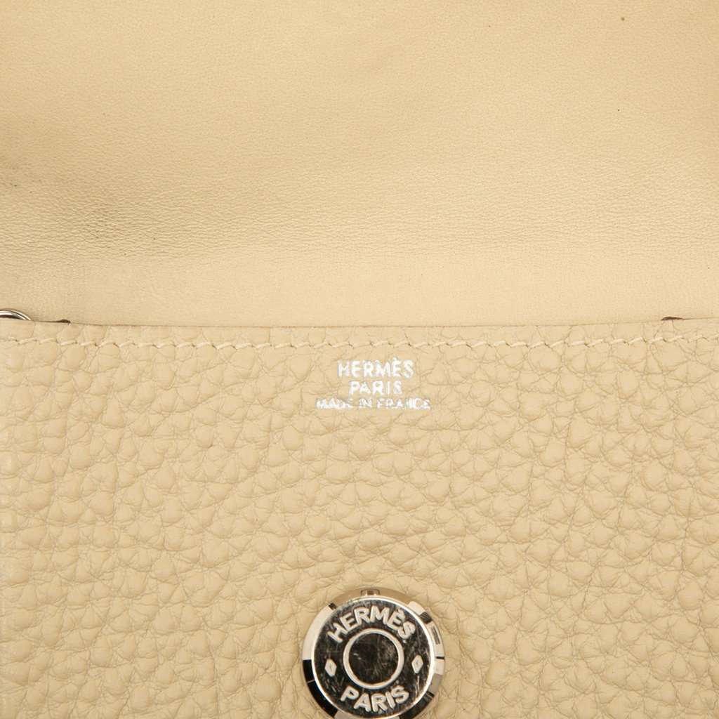 Hermès Clemence Dogon Card Holder with Chain Beige Leather Very good condition - Box View