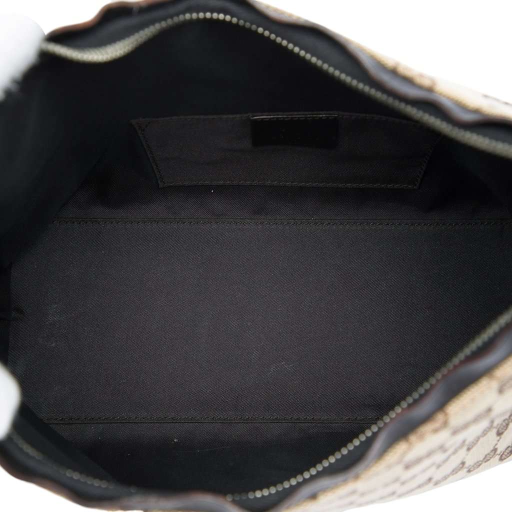 Gucci GG Canvas Shoulder Bag Beige Very good - Model View