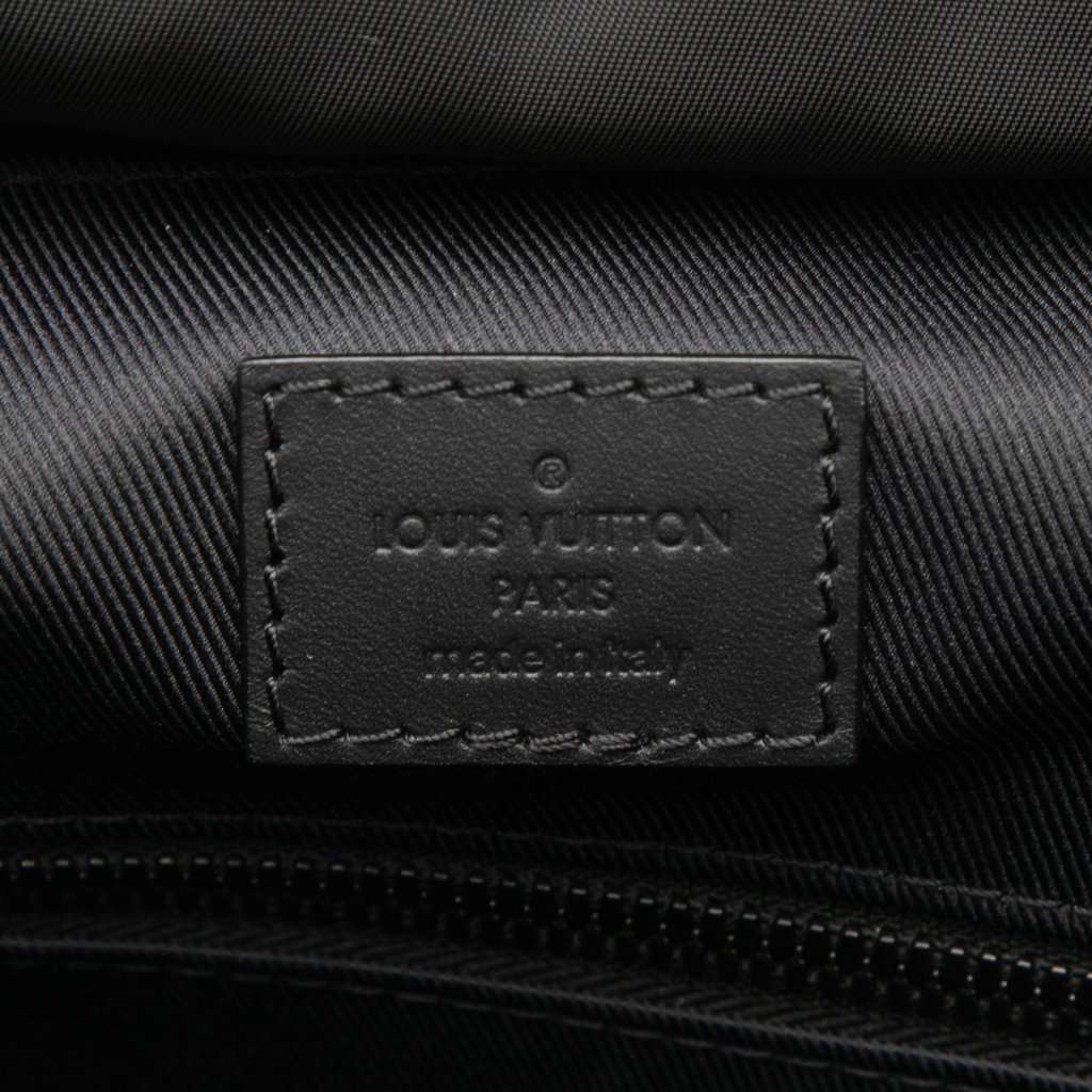 Louis Vuitton Monogram Shadow Discovery Backpack Black Leather Very good condition - Box View
