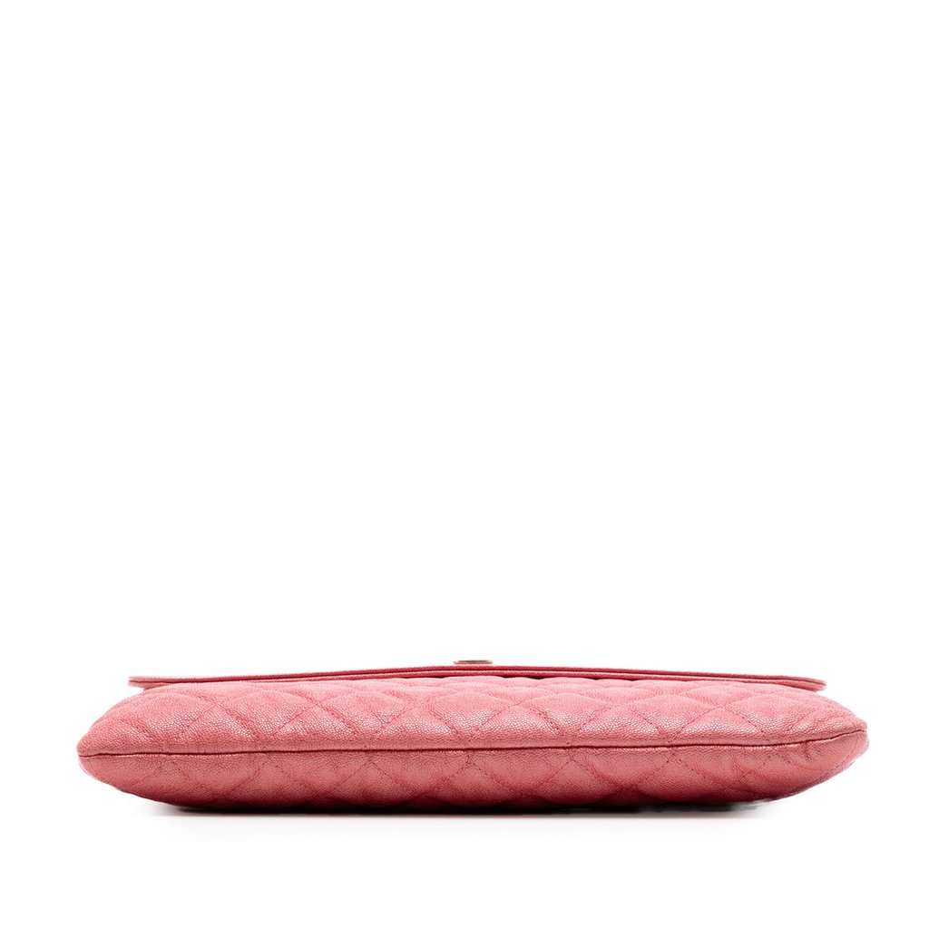 Chanel Medium Iridescent Quilted Caviar Flap Cosmetic Case Pink Leather Very good condition - Inside View