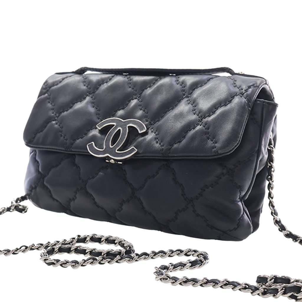 Chanel Mini Lambskin Double Stitch Hamptons Flap Black Leather Very good condition - Model View