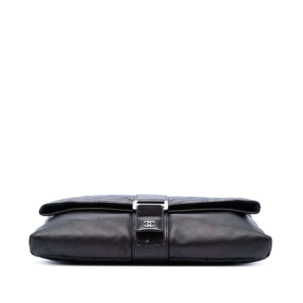 Chanel Quilted Lambskin Grip Clutch Black Leather Very good - Inside View