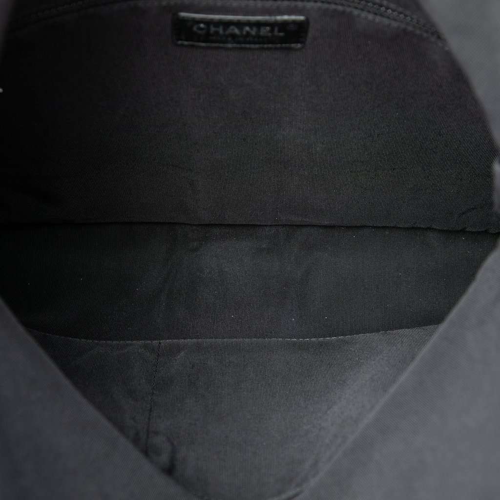 Chanel Quilted Lambskin Grip Clutch Black Leather Very good - Model View