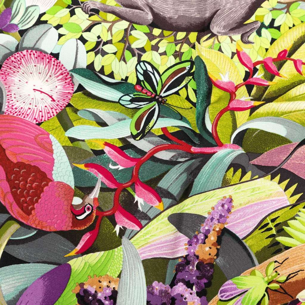 Hermès Au Coeur De La Vie Silk Scarf 90 Black Never worn - Model View