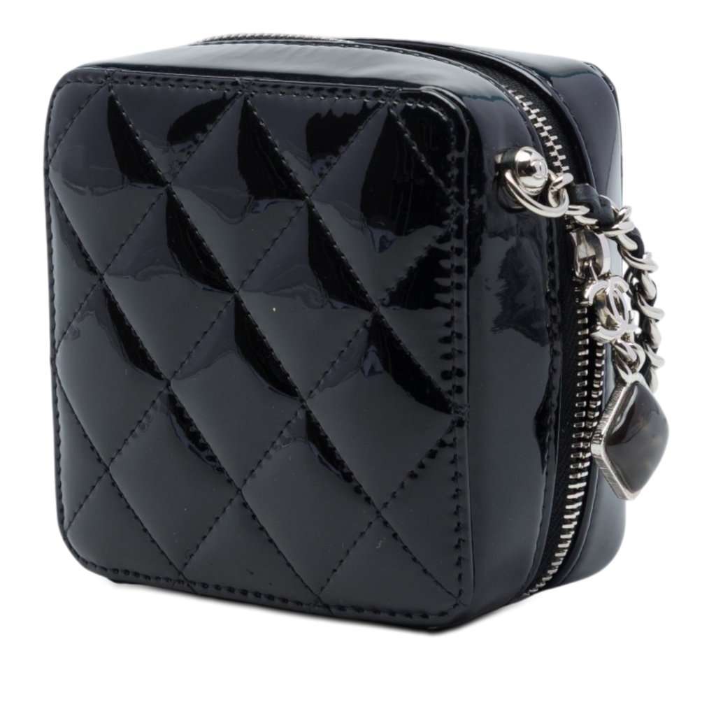 Chanel CC Quilted Patent Diamond Resin Clutch With Chain Black Leather Very good condition - Back View