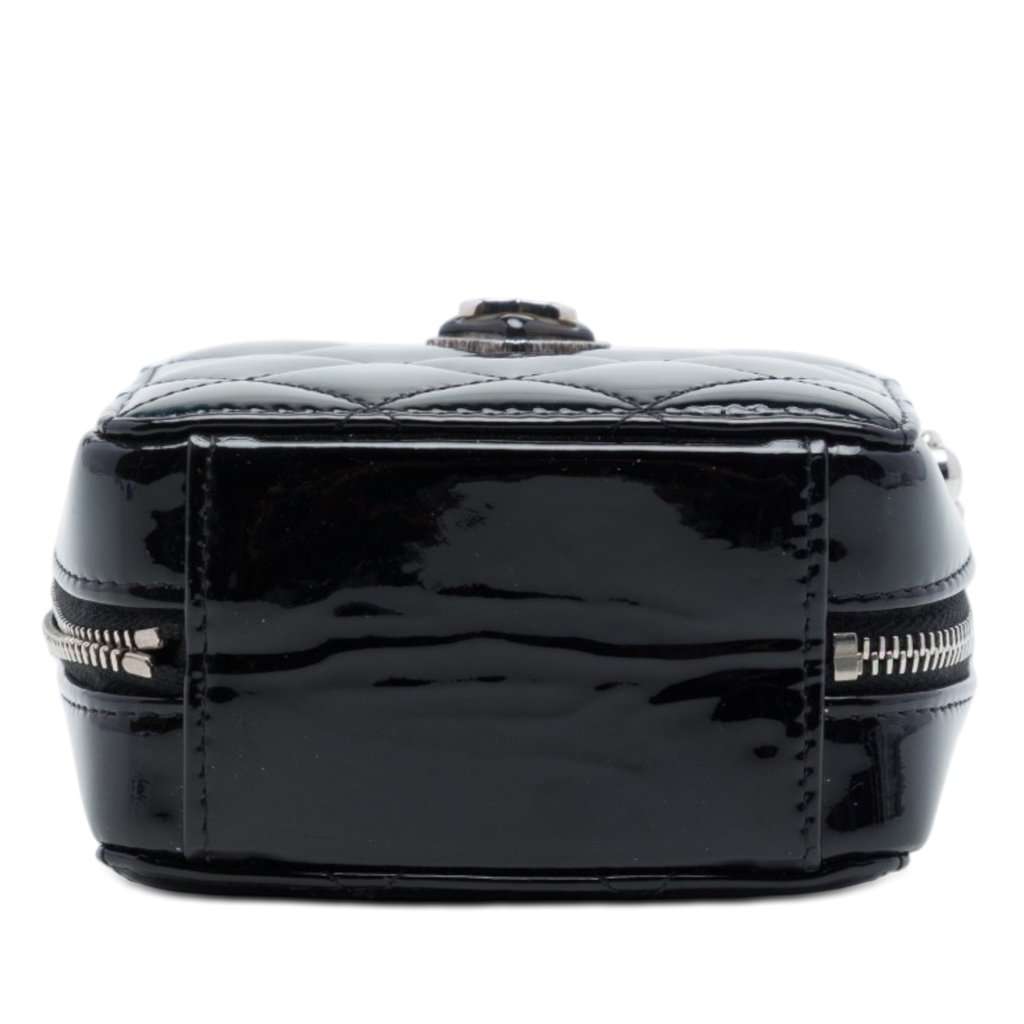 Chanel CC Quilted Patent Diamond Resin Clutch With Chain Black Leather Very good condition - Inside View