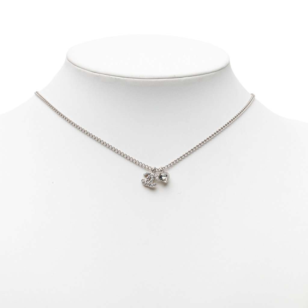 Chanel CC Brass Strass Crystal Heart Pendant Necklace Silver Metal Very good condition - Box View