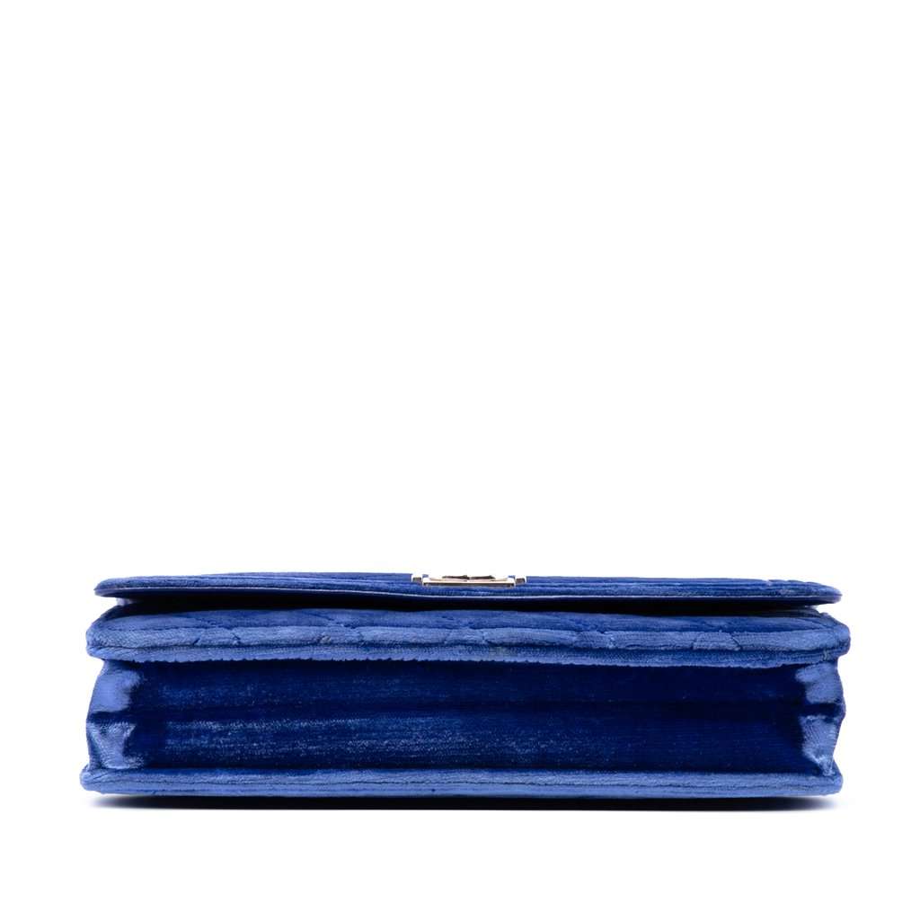 Chanel Quilted Velvet Boy Wallet On Chain Blue Very good condition - Inside View