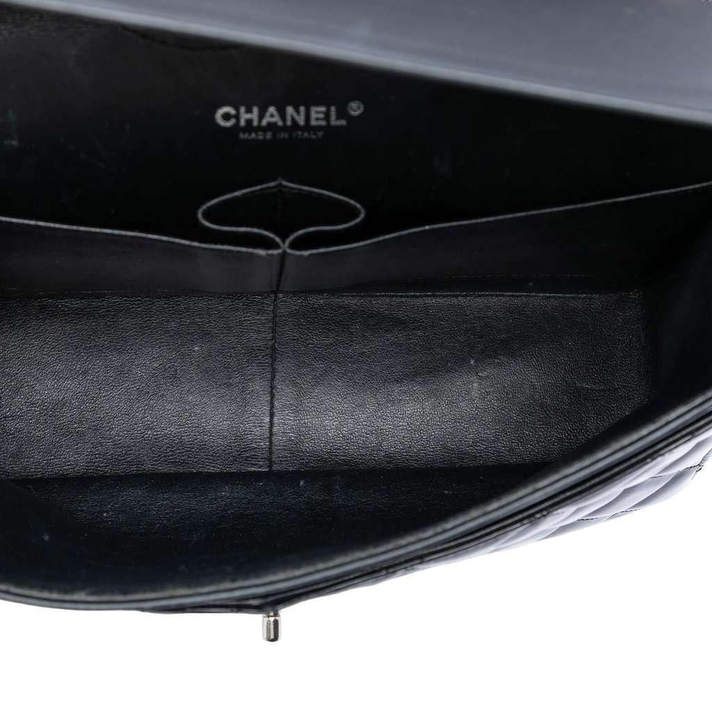 Chanel Jumbo Classic Patent Double Flap Black Leather Very good condition - Model View