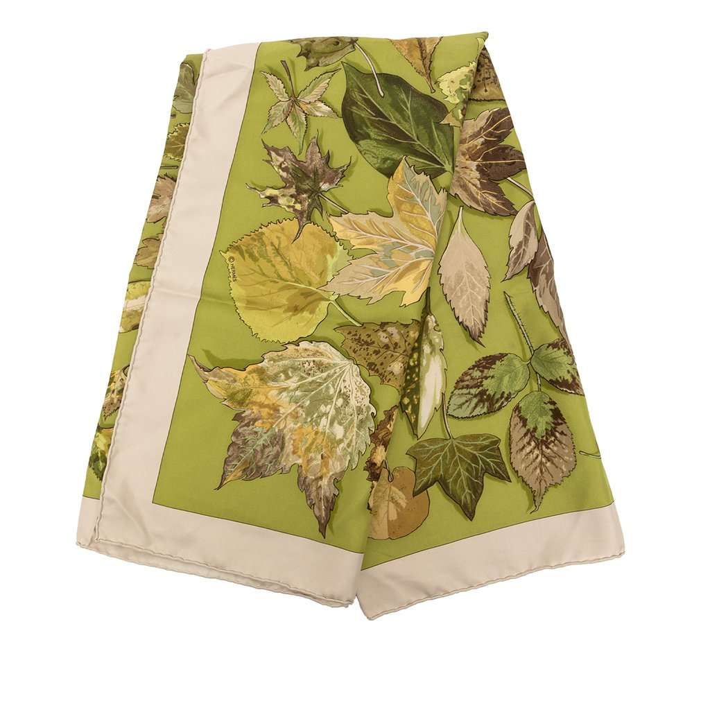 Hermès Tourbillon Autumn Leaves Silk Scarf 90 Green Very good condition - Front View
