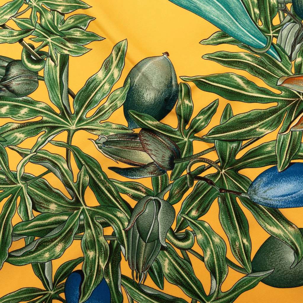 Hermès Passiflores Silk Scarf 90 Yellow Very good condition - Inside View