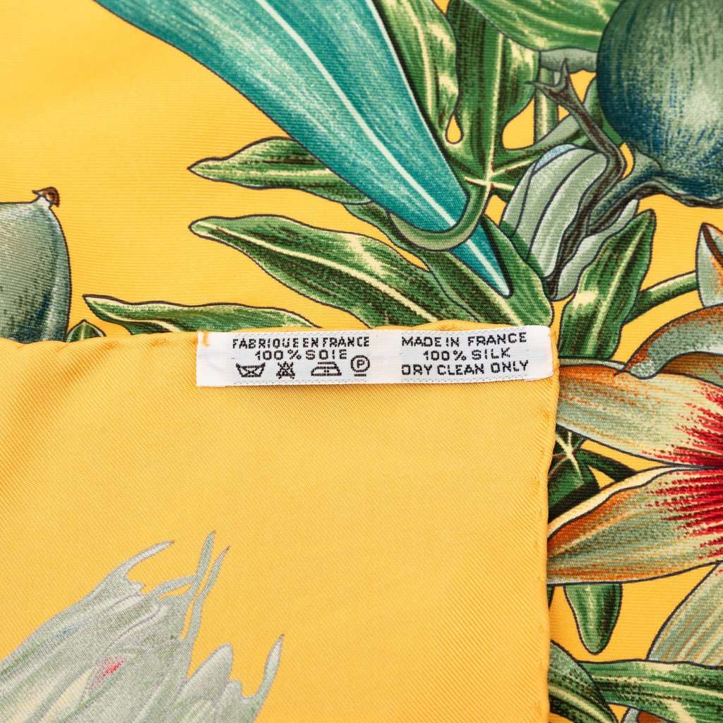 Hermès Passiflores Silk Scarf 90 Yellow Very good condition - Model View