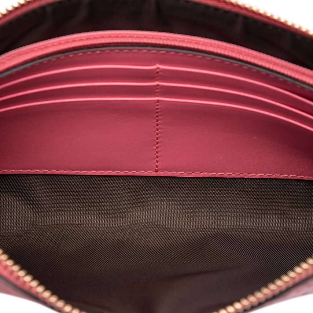 Gucci Guccissima Chain Pochette Pink Leather Never worn, with tag - Model View