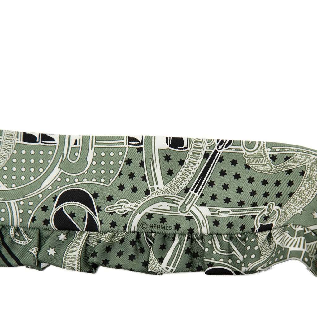 Hermès Eperon d Or Bandana Ruffled Twilly Silk Scarf Green Never worn - Box View
